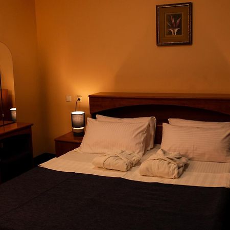 Aktobe Hotel Luaran gambar